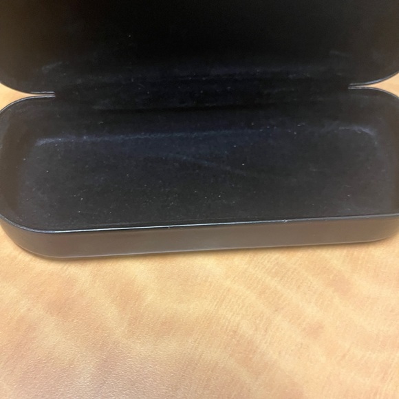 Coach Black Hard Eyeglass Case with Logo – Classic & Durable Storage - Picture 4 of 12